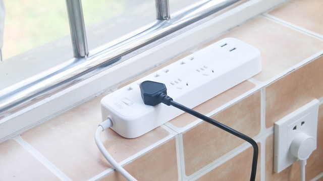 aigo六位延长线插座18W快充版：安全实用，解决“用电难”