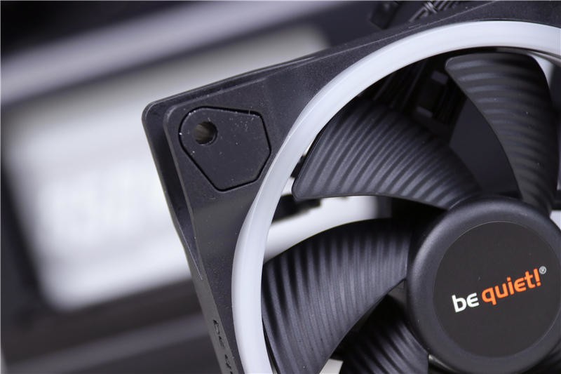 主打静音，双面ARGB灯效，德商必酷Light Wings风扇上机体验