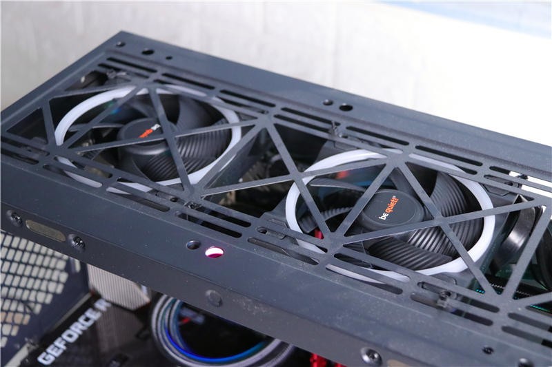 主打静音，双面ARGB灯效，德商必酷Light Wings风扇上机体验