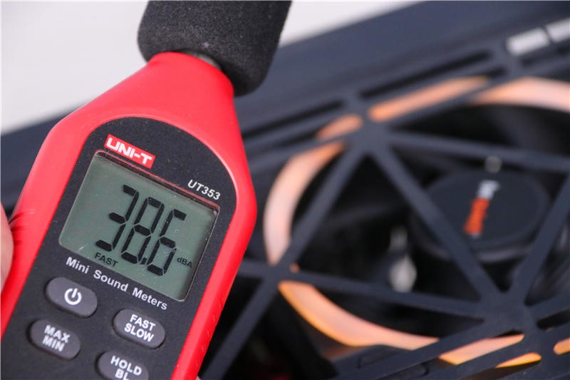 主打静音，双面ARGB灯效，德商必酷Light Wings风扇上机体验