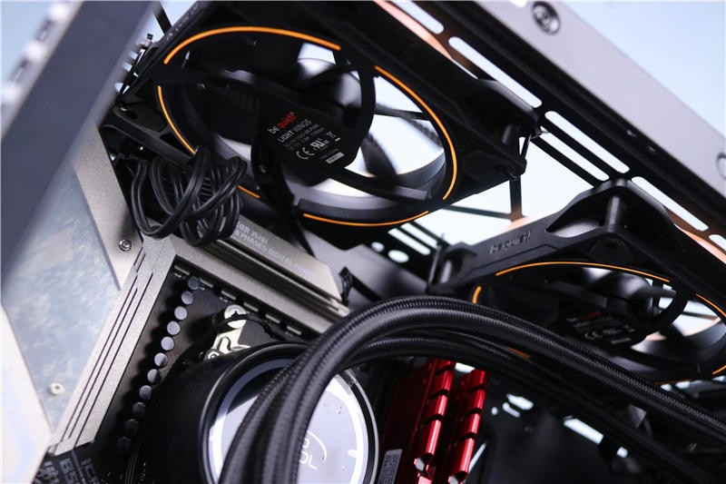 主打静音，双面ARGB灯效，德商必酷Light Wings风扇上机体验