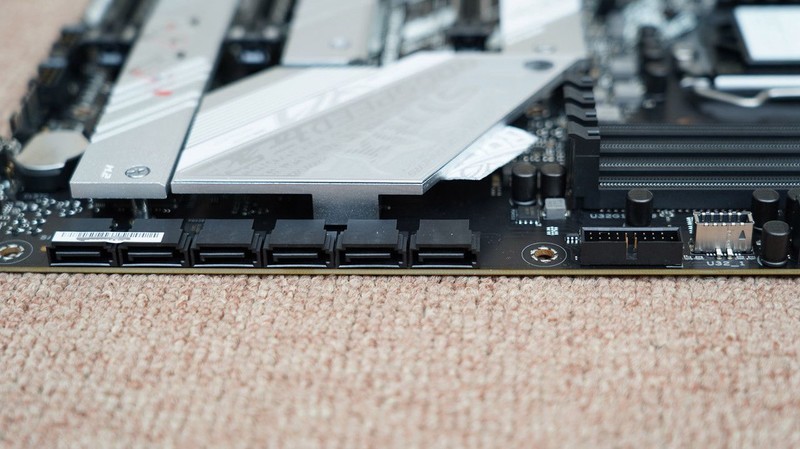 黑白装机秀，i7 11700KF+华硕Z590+RTX3090打造的主机分享