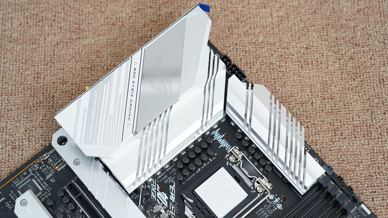 黑白装机秀，i7 11700KF+华硕Z590+RTX3090打造的主机分享