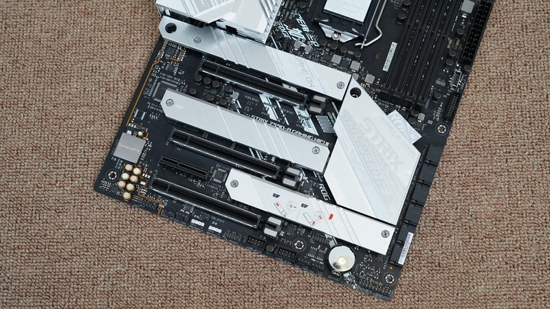 黑白装机秀，i7 11700KF+华硕Z590+RTX3090打造的主机分享