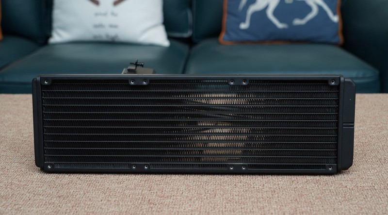 黑白装机秀，i7 11700KF+华硕Z590+RTX3090打造的主机分享