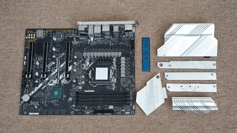 黑白装机秀，i7 11700KF+华硕Z590+RTX3090打造的主机分享