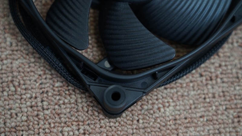 黑白装机秀，i7 11700KF+华硕Z590+RTX3090打造的主机分享