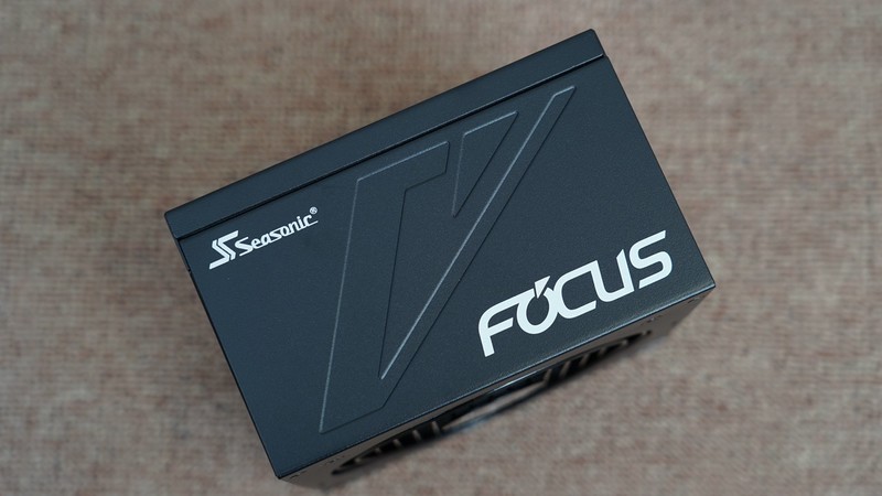 黑白装机秀，i7 11700KF+华硕Z590+RTX3090打造的主机分享