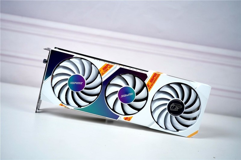 11代酷睿装机分享，白色真的很漂亮，你心动了吗？