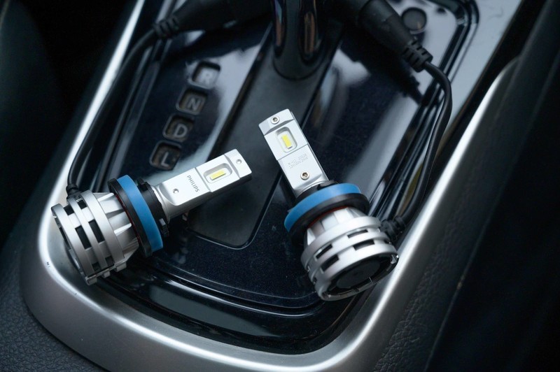 爱车再次炯炯有神，行车安全最重要，更换飞利浦大灯记录