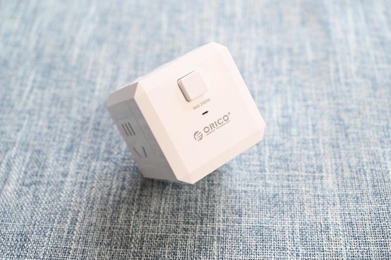 更安全地扩展墙壁插座，而且轻巧易携带，ORICO魔方插座上手