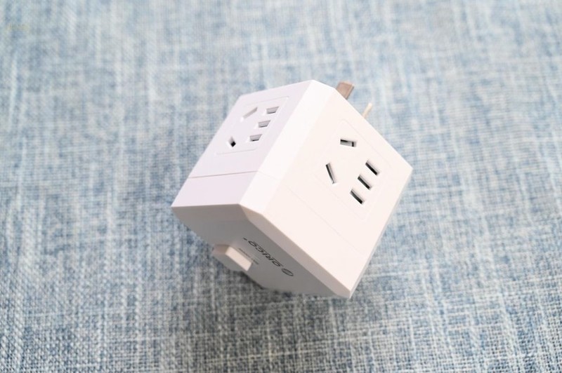 更安全地扩展墙壁插座，而且轻巧易携带，ORICO魔方插座上手