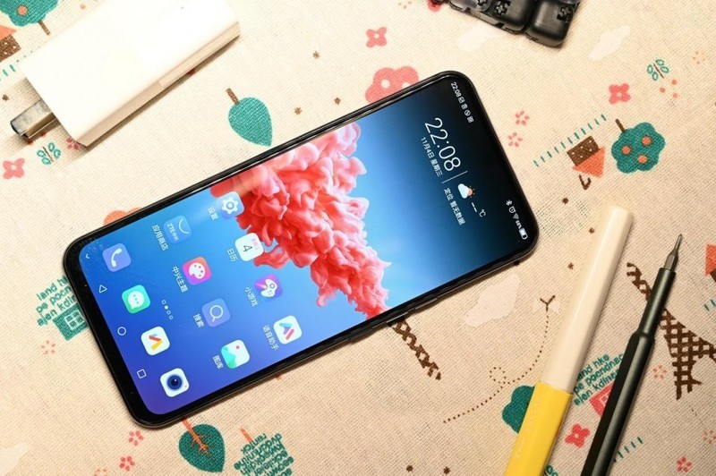 用屏下摄像，给全面屏加个补丁，天机Axon 20 5G体验
