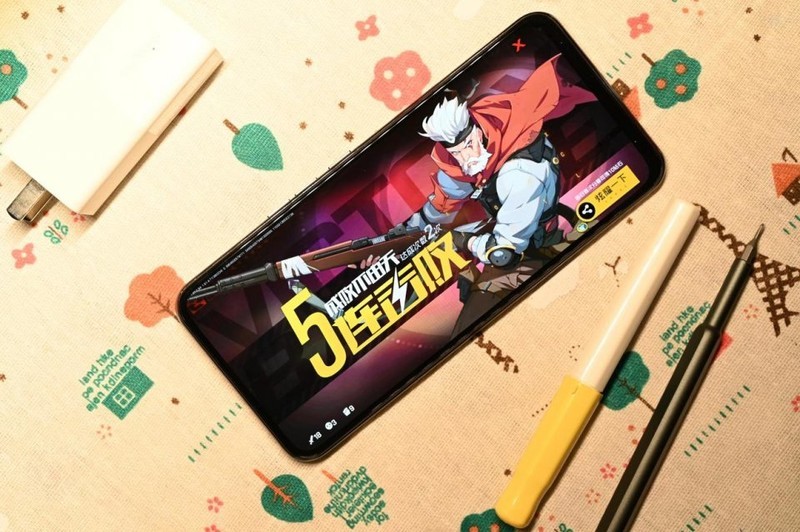 用屏下摄像，给全面屏加个补丁，天机Axon 20 5G体验