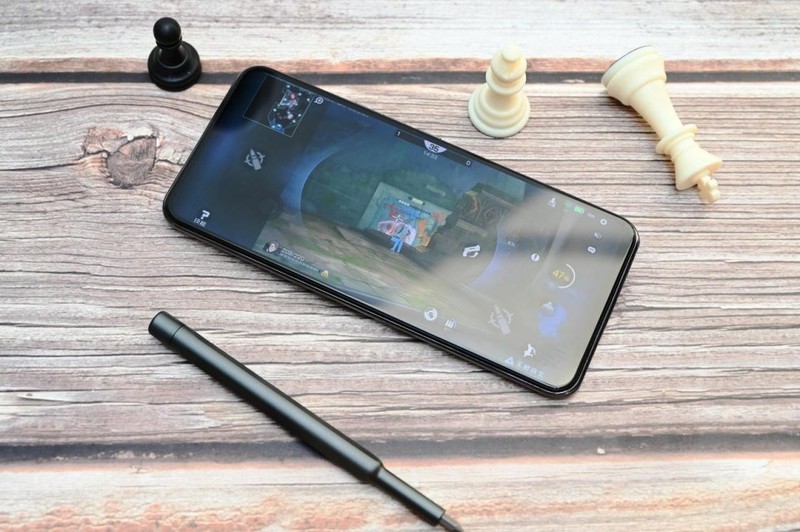 用屏下摄像，给全面屏加个补丁，天机Axon 20 5G体验