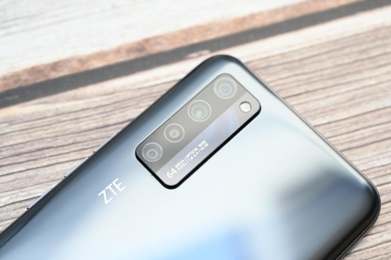 用屏下摄像，给全面屏加个补丁，天机Axon 20 5G体验