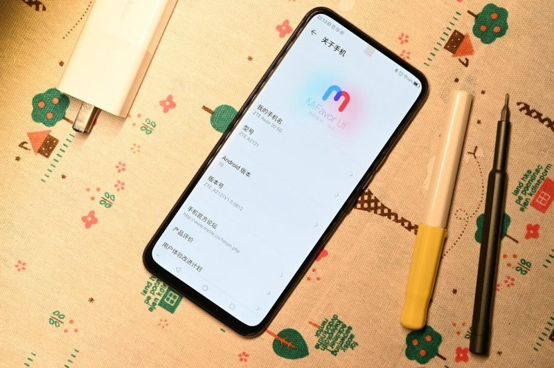 用屏下摄像，给全面屏加个补丁，天机Axon 20 5G体验