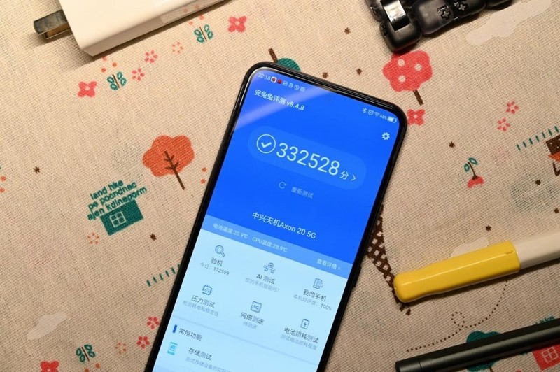 用屏下摄像，给全面屏加个补丁，天机Axon 20 5G体验