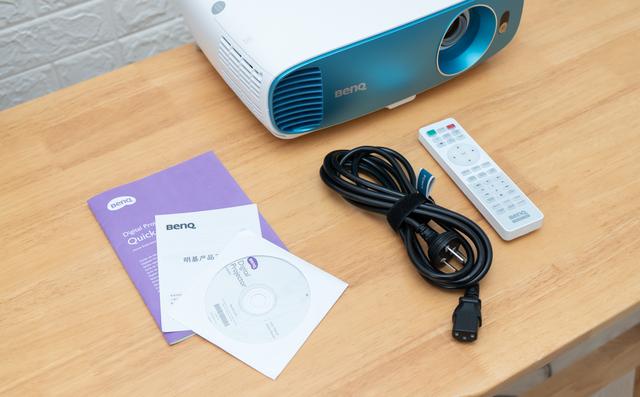 亲自动手，我用投影把小书房打造成了4K娱乐中心