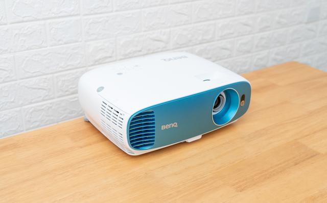 亲自动手，我用投影把小书房打造成了4K娱乐中心