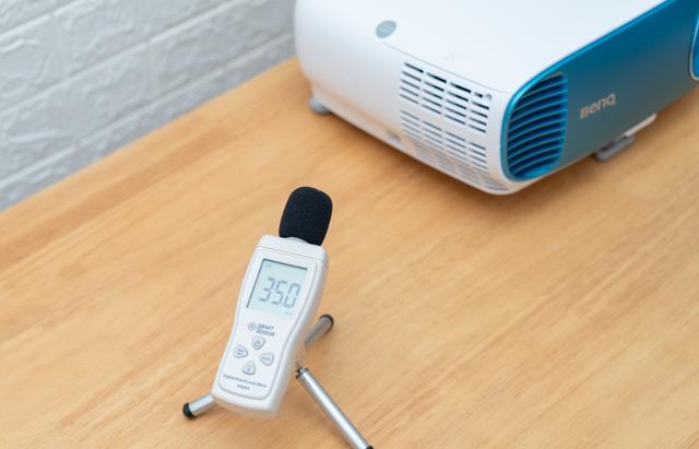 亲自动手，我用投影把小书房打造成了4K娱乐中心