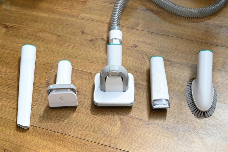 轻松搞定宠物掉毛问题，用毛妈妈宠物多功能理毛器，帮猫狗理出美造型