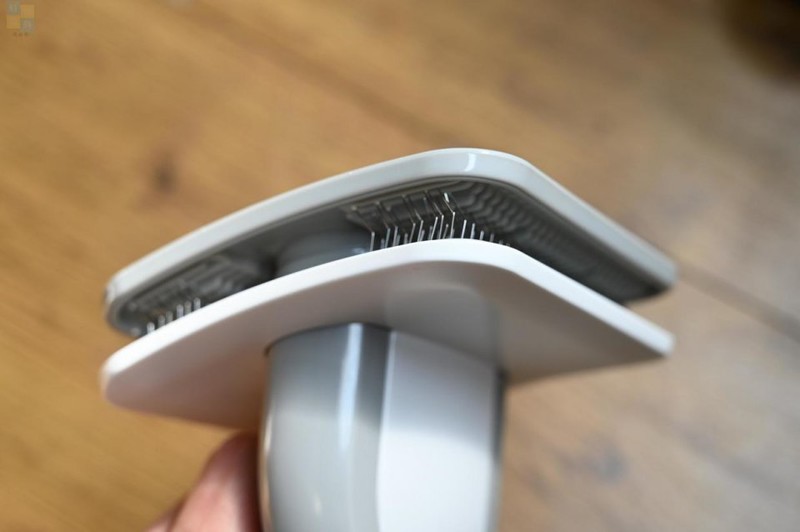 轻松搞定宠物掉毛问题，用毛妈妈宠物多功能理毛器，帮猫狗理出美造型