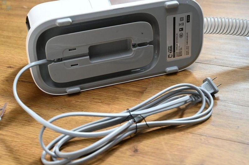 轻松搞定宠物掉毛问题，用毛妈妈宠物多功能理毛器，帮猫狗理出美造型