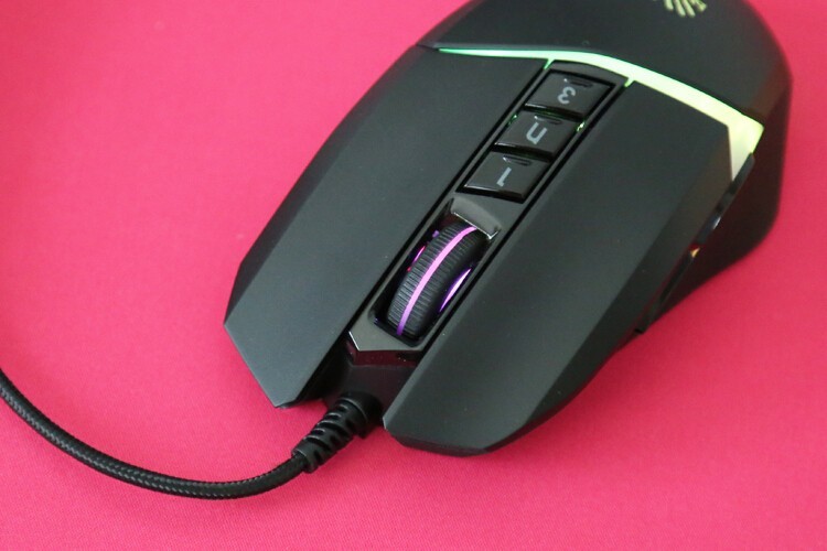 2000hz极速体验：血手幽灵V8M Max宏孩儿游戏鼠标开箱