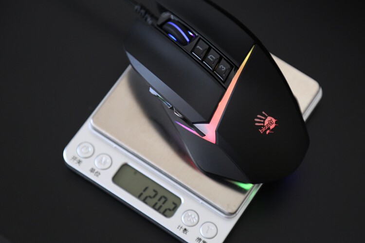 2000hz极速体验：血手幽灵V8M Max宏孩儿游戏鼠标开箱