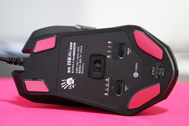2000hz极速体验：血手幽灵V8M Max宏孩儿游戏鼠标开箱