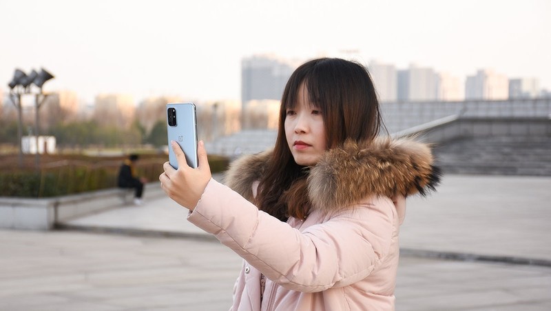 大屏时代的轻巧旗舰丨OnePlus 8T深度体验报告