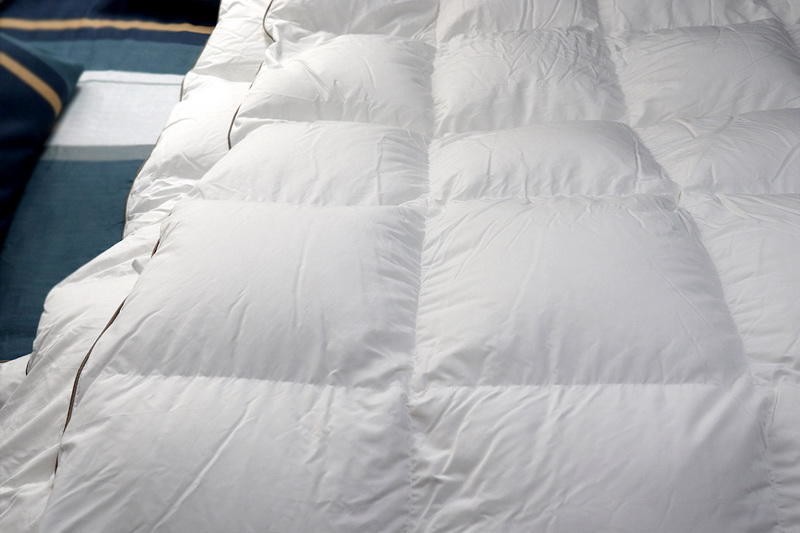 怎样挑选一条好的羽绒被？网易严选95%白鹅绒，保暖不闷睡得香