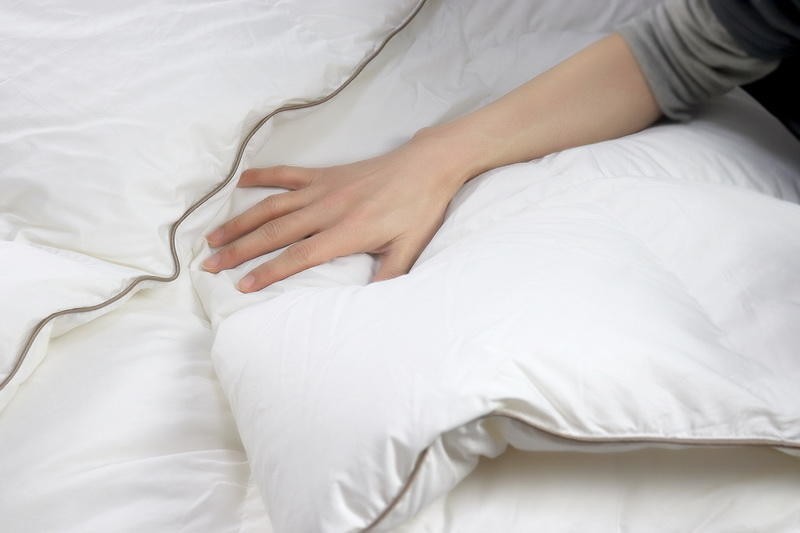 怎样挑选一条好的羽绒被？网易严选95%白鹅绒，保暖不闷睡得香