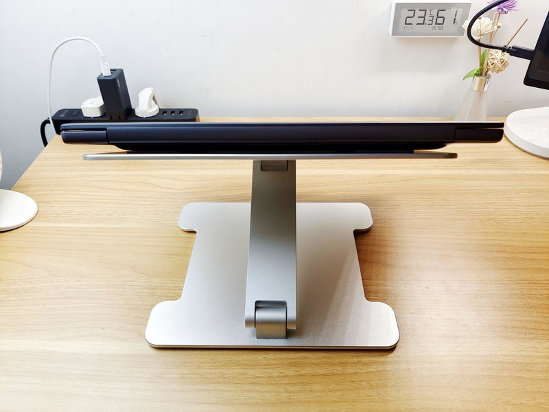 一款笔记本支架竟玩出新花样，不仅可调高度支撑还可做扩展坞使用