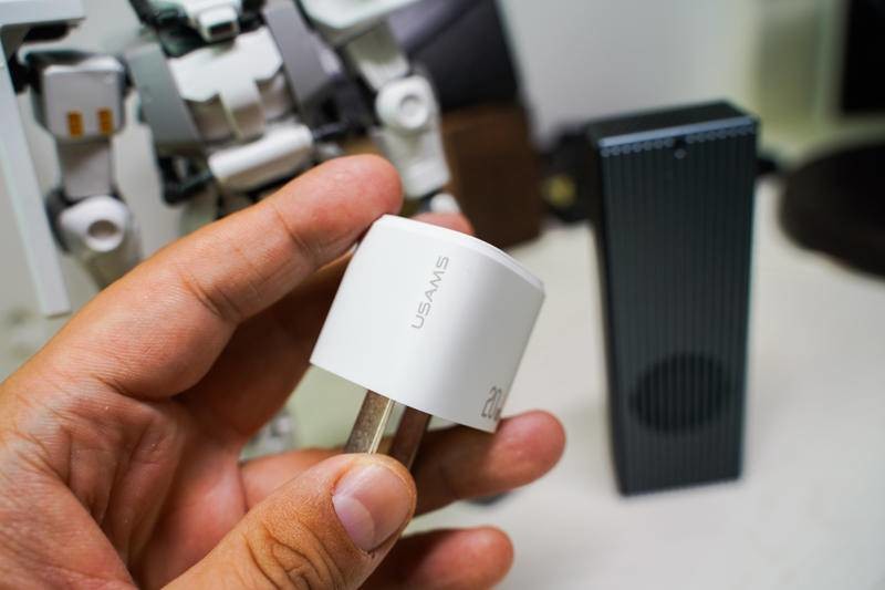 iPhone12全系环保不给充电头，68元告别苹果不讲武德