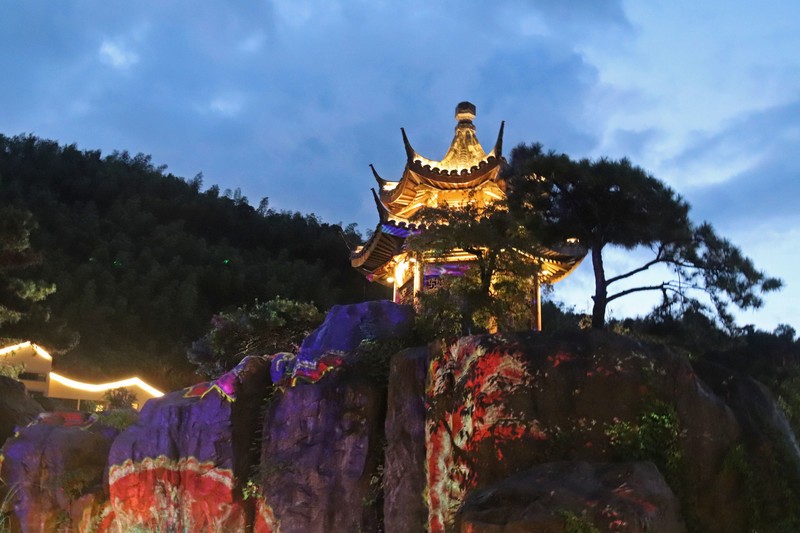 欣賞江西上饒葛仙村景區夜景