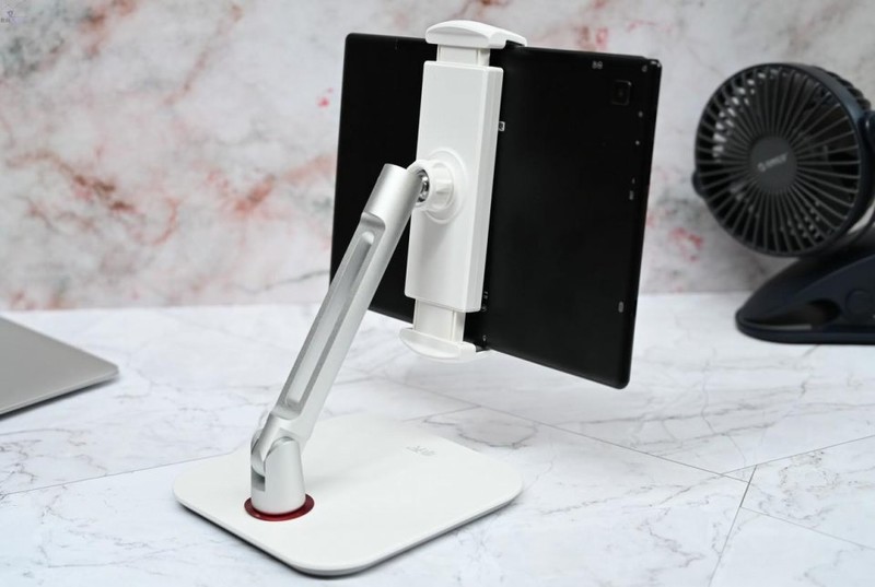 更结实的平板支架让小朋友上网课更舒服，小天iPad桌面支撑架上手
