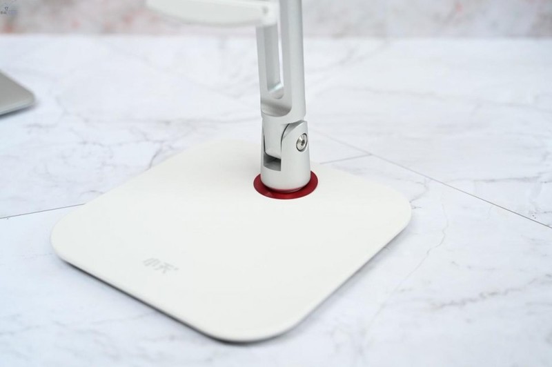 更结实的平板支架让小朋友上网课更舒服，小天iPad桌面支撑架上手