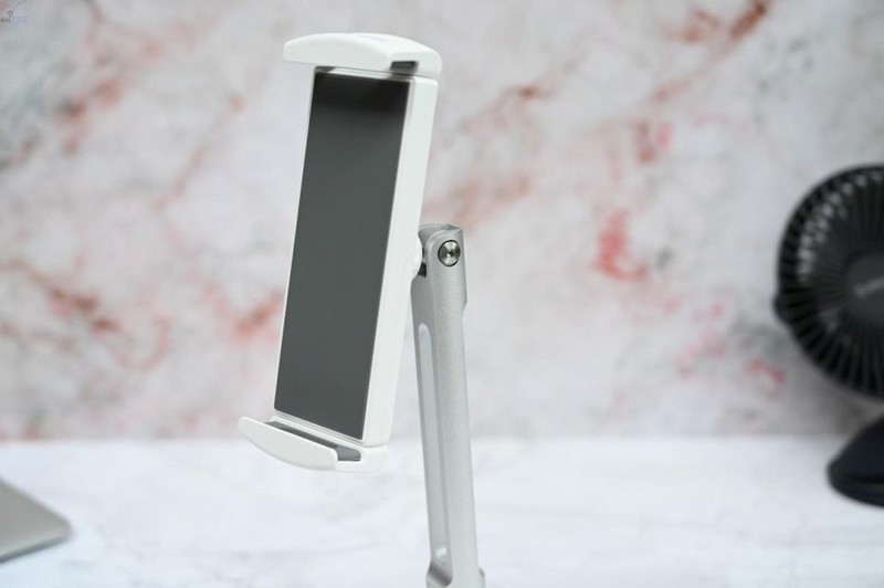 更结实的平板支架让小朋友上网课更舒服，小天iPad桌面支撑架上手