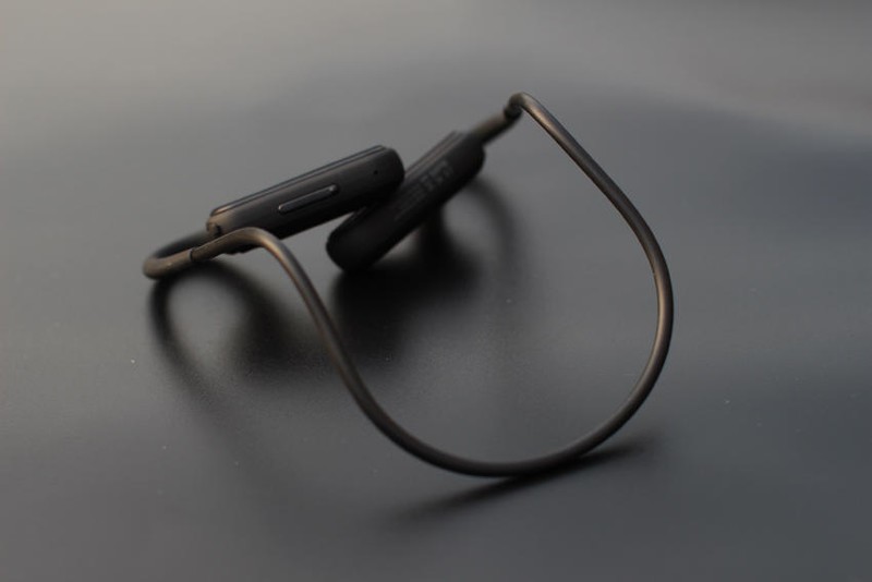 Dacom AirWings MP3 蓝牙耳机：外放不入，运动时选它就对了