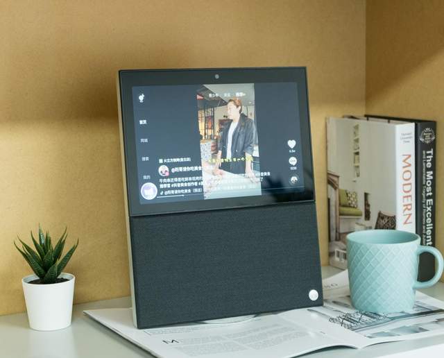 天猫精灵V10：距离不再是问题，陪伴无时无刻