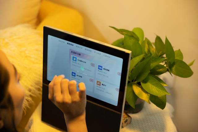 天猫精灵V10：距离不再是问题，陪伴无时无刻