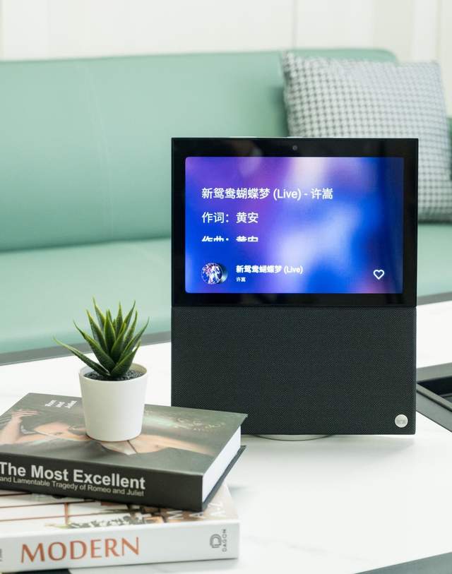 天猫精灵V10：距离不再是问题，陪伴无时无刻