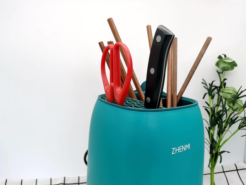 人要吃饭刀要消毒，日子就要过得精致，臻米智能消毒刀架