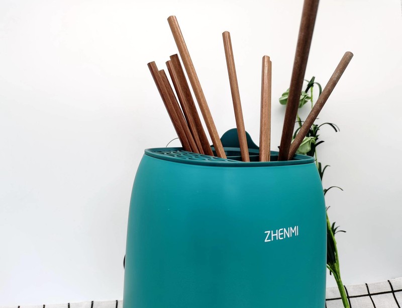 人要吃饭刀要消毒，日子就要过得精致，臻米智能消毒刀架