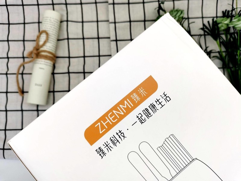 人要吃饭刀要消毒，日子就要过得精致，臻米智能消毒刀架