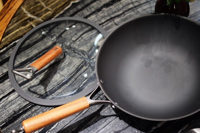 轻质不沾不锈 适合国人的锅具 三禾窒氮轻铁锅