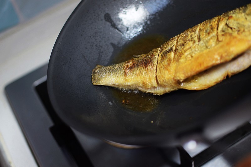 轻质不沾不锈 适合国人的锅具 三禾窒氮轻铁锅