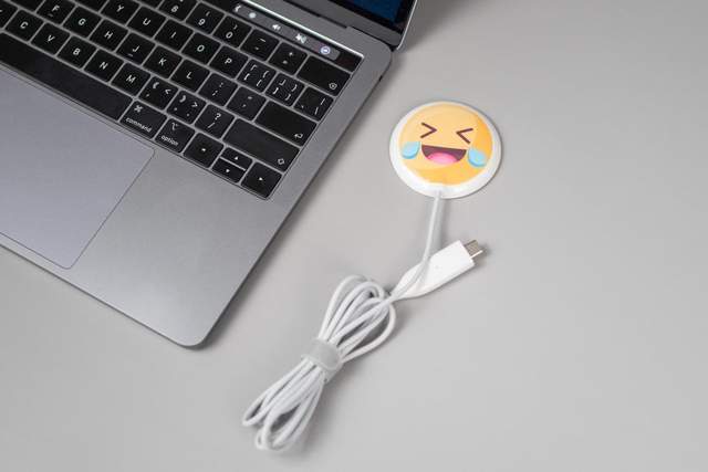 你的iPhone 12还差一个无线磁吸充电器？不妨试试图拉斯MagSafe！